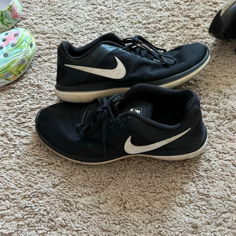 Nike shoes running